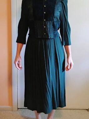 Vintage Emerald Green Long Dress with Velvet Bodice